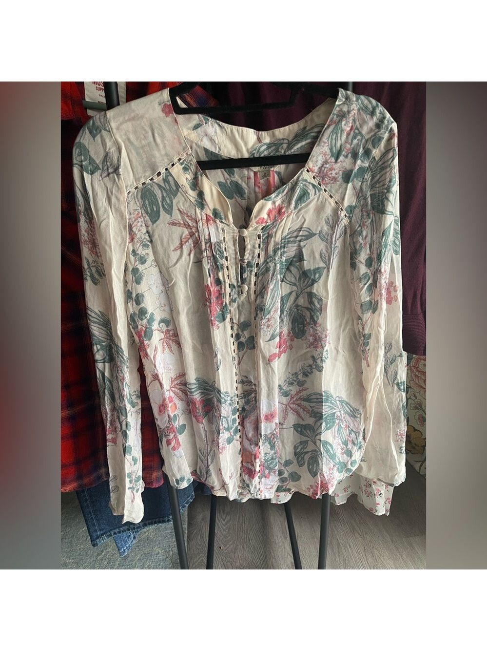 Lucky Brand Cream and Pink Floral Blouse. Size Small